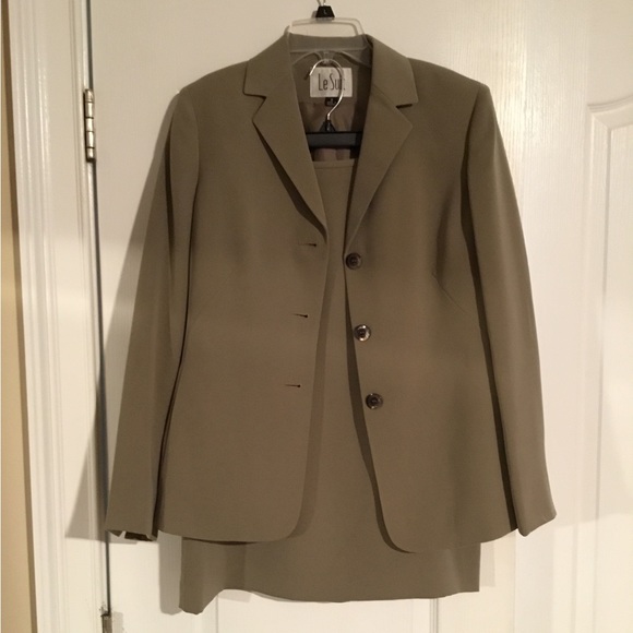 Le Suit Dresses & Skirts - Two piece Tan skirt suit